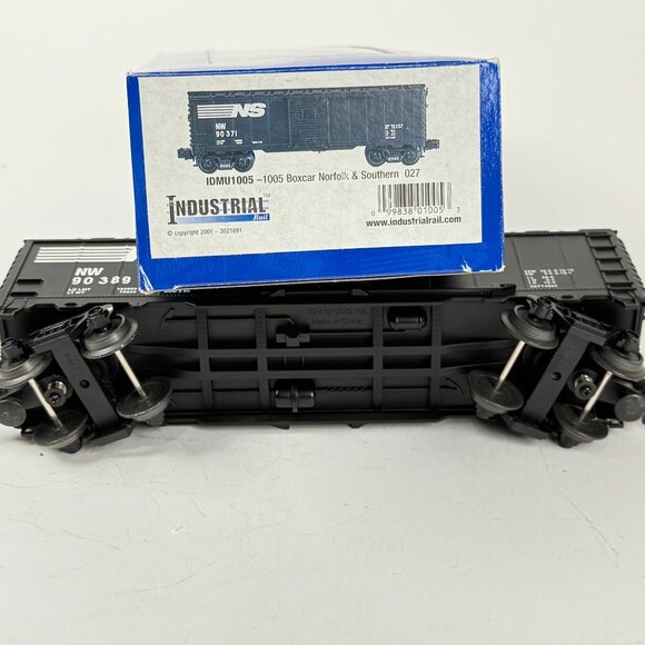Industrial Rail Norfolk Southern NW 90389 Boxcar O-Gauge Model Train w/Box - Picture 12 of 13